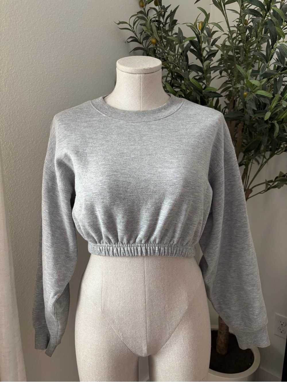 Alo Yoga Devotion Cropped Sweater sz XS